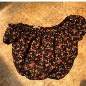 OFF THE SHOULDER CROP TOP